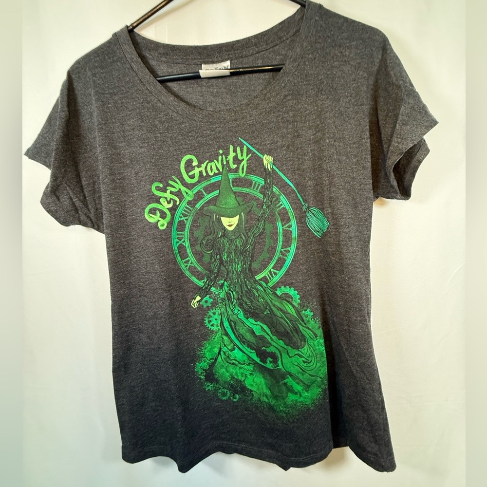 Wicked Witch “Defy Gravity” Green For Good Gray T-Shirt Women’s Size Small